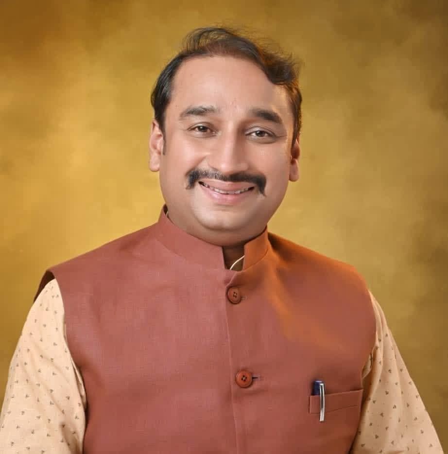 दीपक पटेल का जन्मदिन धूमधाम से मना: पूर्व सांसद केसरी देवी पटेल के बेटे हैं, झूसी में हुआ आयोजन